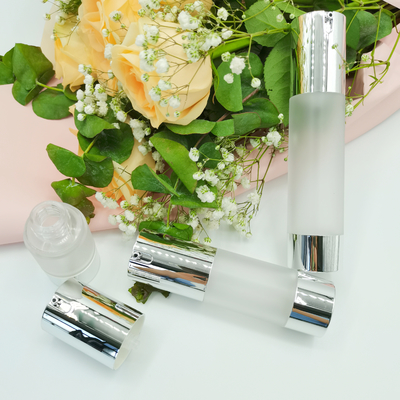 Giá xuất xưởng Màu bạc sáng bóng 15ml, 30ml, 50ml Bao bì chăm sóc da sang trọng Chai không khí 2022